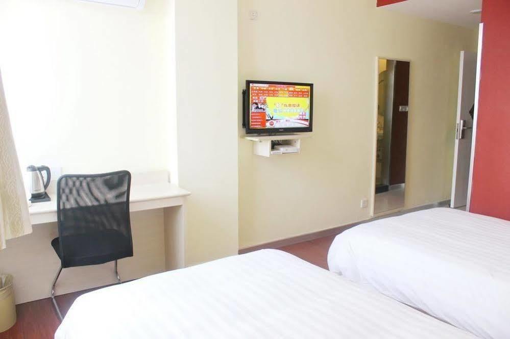 Hanting Hotel Yibin Zhongshan Street Екстер'єр фото